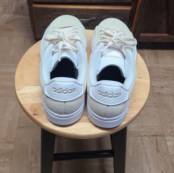 Adidas - Picture 4 of 5